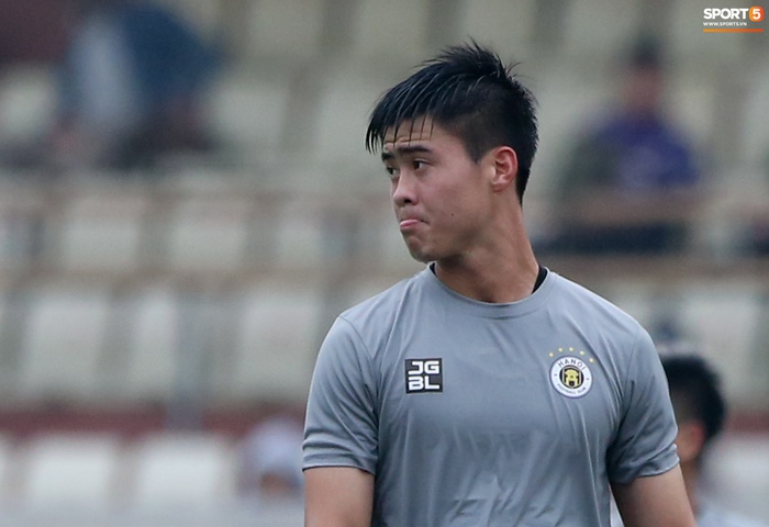 Duy Mạnh khiến Hà Nội FC chịu phạt đền, sút hỏng 11m ở trận thua Hải Phòng - Ảnh 8.