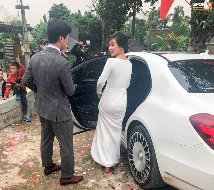 Công Phượng chăm sóc Viên Minh từng li trong lễ cưới ở Nghệ An - Ảnh 2.