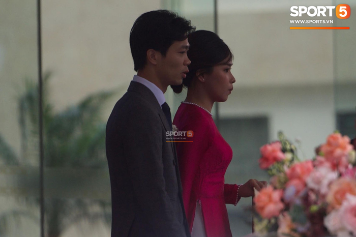 Trực tiếp đám cưới Công Phượng - Viên Minh tại Nghệ An: Chú rể hạnh phúc lên đường đón cô dâu  - Ảnh 2.