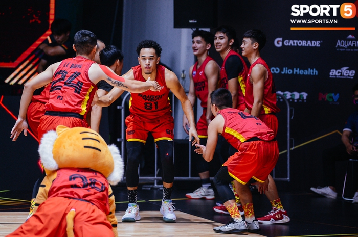 Christian Juzang &quot;đơn thương độc mã&quot; trong ngày Saigon Heat thất thủ ở Game 2 VBA Finals 2020 - Ảnh 1.