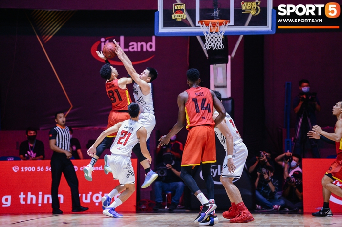 Christian Juzang &quot;đơn thương độc mã&quot; trong ngày Saigon Heat thất thủ ở Game 2 VBA Finals 2020 - Ảnh 8.