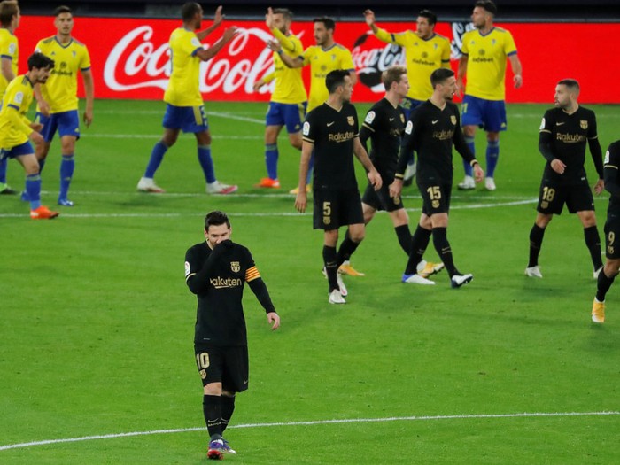 Chấm điểm cầu thủ Barca trong trận thua gây sốc trước Cadiz - Ảnh 1.