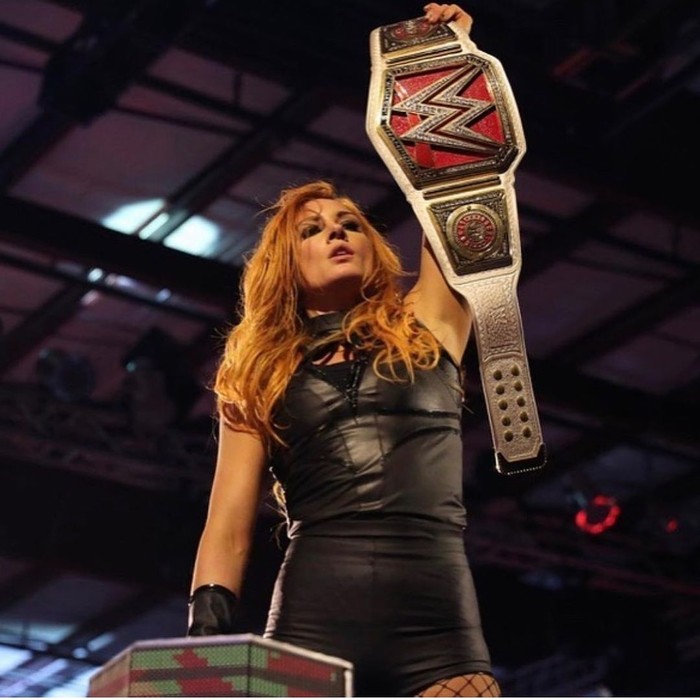 Mỹ nhân Becky Lynch cùng Seth Rollins chào đón thiên thần nhỏ đầu lòng - Ảnh 2.