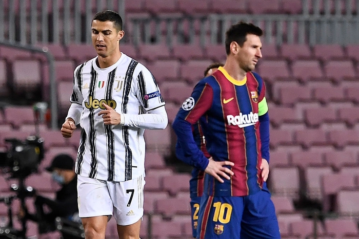 Ronaldo lập cú đúp phạt đền vào lưới Barca trong ngày tái ngộ Messi - Ảnh 13.