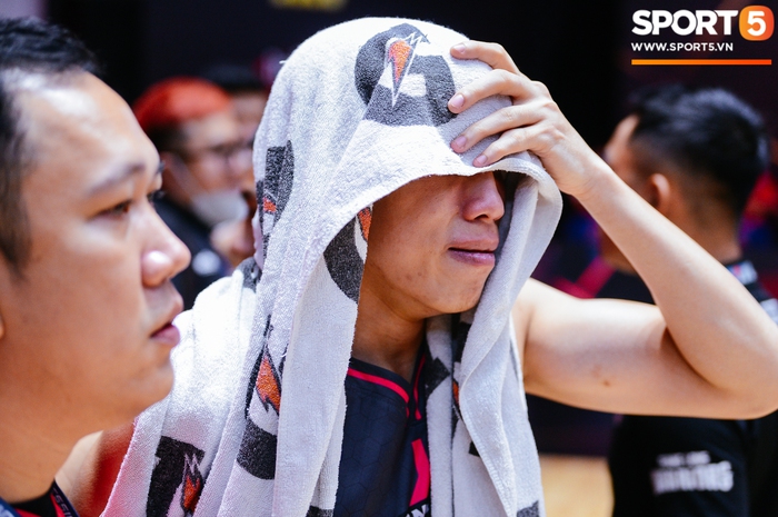 Thang Long Warriors kết thúc VBA 2020 với danh hiệu Á quân cùng những giọt nước mắt nuối tiếc - Ảnh 7.
