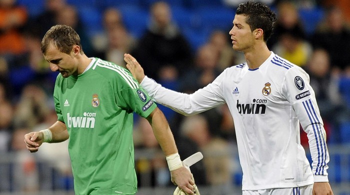 Cầu thủ từng gọi Ronaldo là 'kẻ kiêu ngạo' tiếp tục quay sang nhạo báng Messi - Ảnh 2.