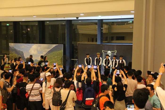 Tròn một năm ngày không thể quên của fan LMHT Việt Nam: SKT lần đầu tổ chức fan meeting và chiến thắng mãn nhãn PVB trước G2 Esports - Ảnh 1.