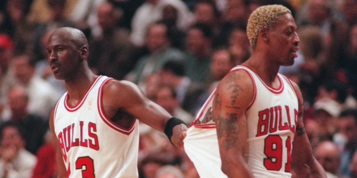 Hết đi nghỉ giữa mùa giải, Dennis Rodman còn bỏ tập đi đấu vật trong loạt chung kết NBA - Ảnh 1.