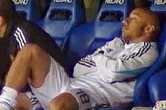 Nhớ lại vụ chuyển nhượng điên rồ bậc nhất, khi Real Madrid mang về một cầu thủ chỉ để ra sân 52 phút và ngủ thiếp đi trên ghế dự bị - Ảnh 4.
