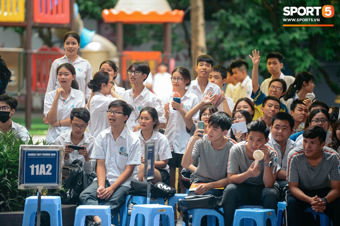 Tham gia &quot;School Visit&quot; cùng các em học sinh trường Phương Nam, dàn cầu thủ cực phẩm của Thang Long Warriors trở lại tuổi thơ cùng khăn quàng đỏ - Ảnh 8.