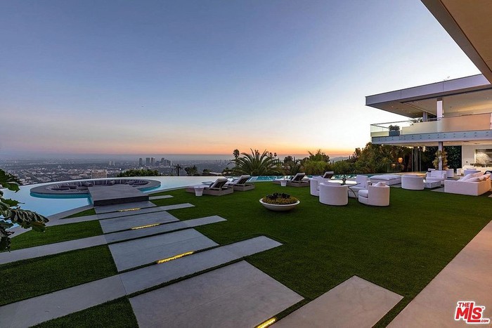 Overwhelmed by the 52 million USD villa that LeBron James is interested in: Possesses a panoramic view of Los Angeles city - Photo 7.