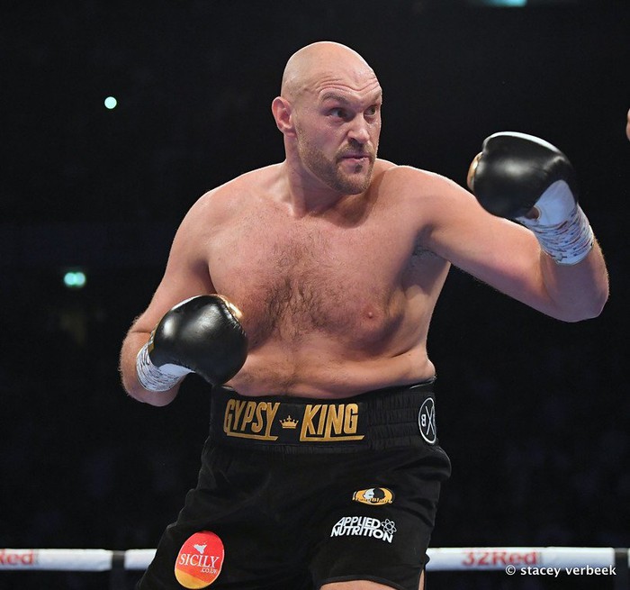 Tyson Fury tự nhận xuất sắc nhất lịch sử: Muhammad Ali, Mike Tyson thời đỉnh cao cũng không có cửa với tôi - Ảnh 1.