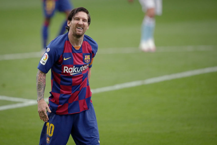 Song tấu Messi - Suarez phối hợp ghi bàn đậm chất &quot;phủi&quot;, Barcelona vẫn mất điểm trong cuộc đua vô địch bởi cú sút phạt &quot;10 điểm&quot; - Ảnh 1.