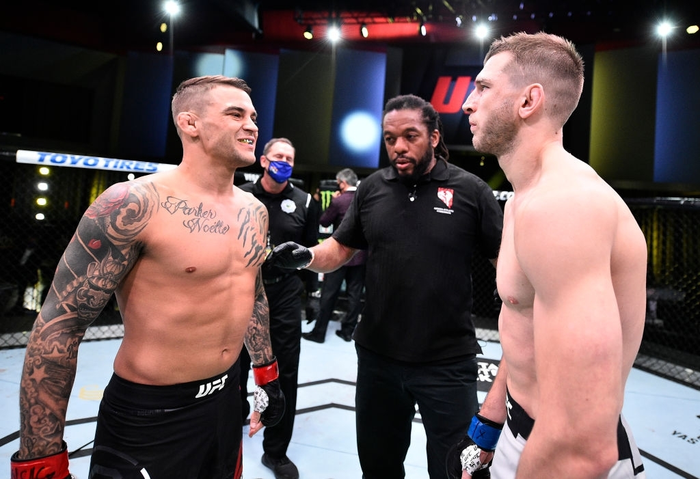 Dustin Poirier đánh bại Dan Hooker trong màn so tài xứng đáng được đề cử cho danh hiệu 