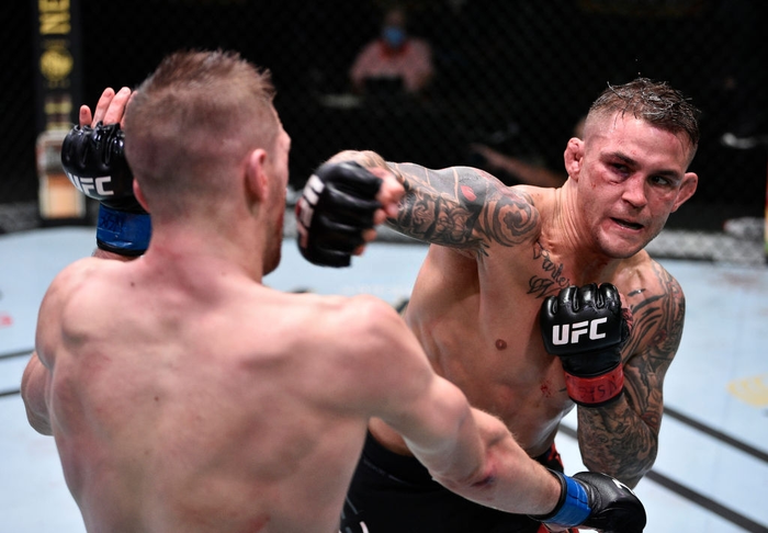 Dustin Poirier đánh bại Dan Hooker trong màn so tài xứng đáng được đề cử cho danh hiệu 