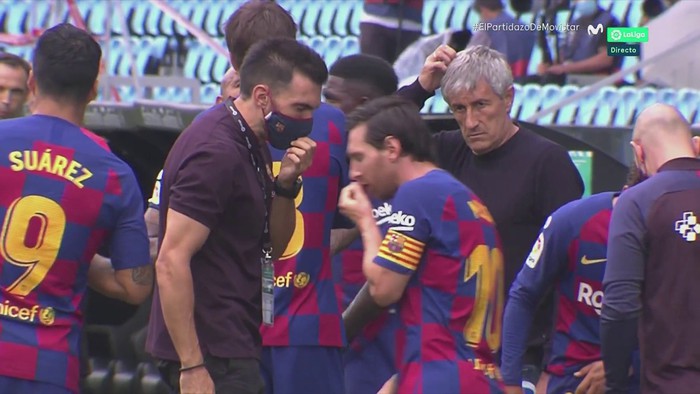 Phòng thay đồ Barcelona loạn: Messi phớt lờ chỉ đạo từ HLV, bất mãn ra mặt với đối tác bom tấn - Ảnh 2.