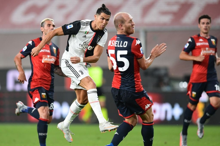 Ronaldo lại ghi bàn đẳng cấp giúp Juventus tiếp tục bay cao trên ngôi đầu Serie A - Ảnh 6.