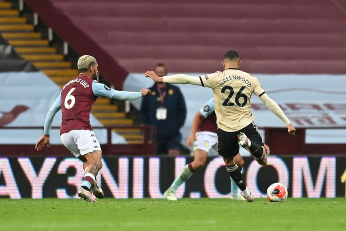Manchester United 3-0 Aston Villa: Pogba nổ súng, Quỷ đỏ tiếp tục duy trì mạch trận bất bại - Ảnh 4.