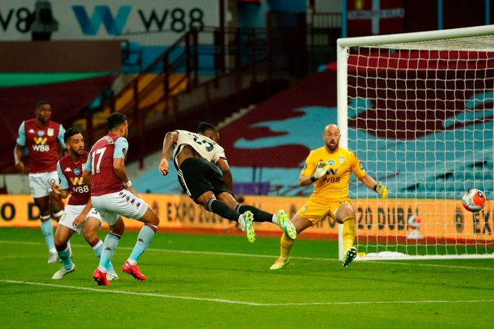Manchester United 3-0 Aston Villa: Pogba nổ súng, Quỷ đỏ tiếp tục duy trì mạch trận bất bại - Ảnh 5.