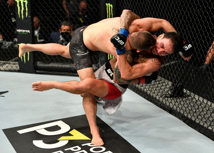 UFC 251: Volkanovski hú vía vượt qua Holloway, cựu vương Jose Aldo bị hạ đo ván ở hiệp 5 - Ảnh 4.