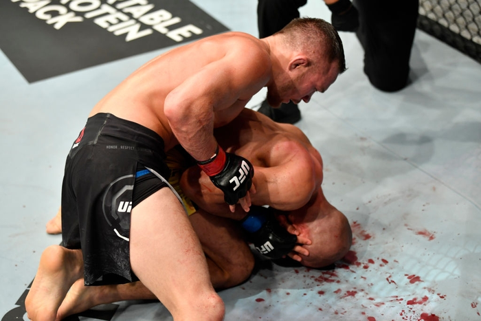 UFC 251: Volkanovski hú vía vượt qua Holloway, cựu vương Jose Aldo bị hạ đo ván ở hiệp 5 - Ảnh 10.