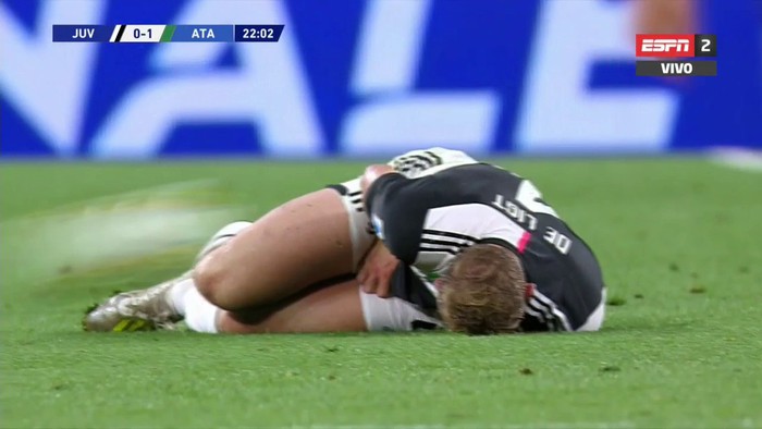 Trung vệ hotboy của Juventus kêu gào thảm thiết sau khi dính chấn thương cực nguy hiểm vùng nhạy cảm - Ảnh 3.