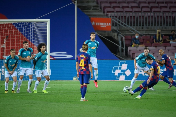Messi và đồng đội nhận thất bại ê chề trong ngày chính thức mất ngôi vương quốc nội - Ảnh 4.