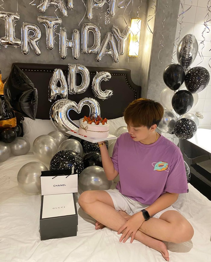 FL.ADC khiến người hâm mộ trầm trồ khi khoe được người yêu tổ chức sinh nhật sớm, đáng chú ý là món quà cực xịn - Ảnh 5.