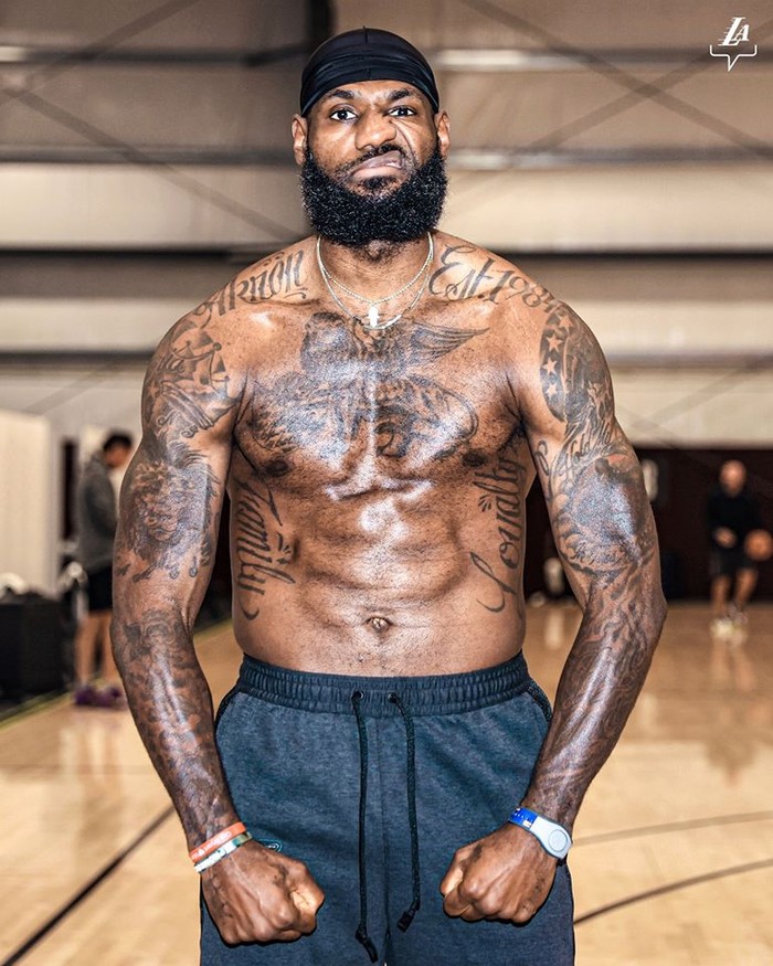 LeBron James đáp trả cực gắt NHM về chỉ trích gắn liền với anh trong suốt 15 năm thi đấu tại NBA - Ảnh 5.