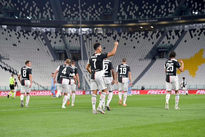Ronaldo lập cú đúp kỷ lục trong ngày ghi cả 2 bàn thắng giúp Juve hạ gục đối thủ cạnh tranh chức vô địch Serie A - Ảnh 9.