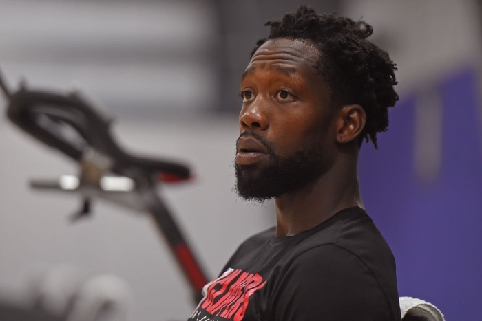 Patrick Beverley rời khu cách ly khẩn cấp vì lý do gia đình: Clippers liệu có thiệt quân trước trận đại chiến với Lakers? - Ảnh 1.