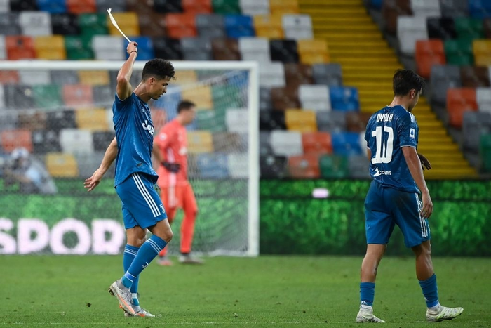 Ronaldo nhận nỗi buồn kép trong ngày Juventus bất ngờ thua ngược và hụt chức vô địch sớm - Ảnh 1.