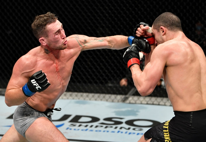 Nghẹt thở đánh bại đối thủ Darren Till, cựu vương Robert Whittaker trở lại với quỹ đạo chiến thắng - Ảnh 7.