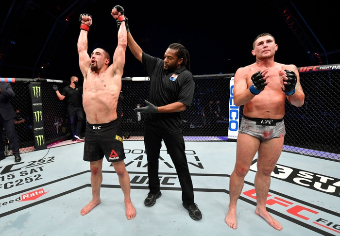 Nghẹt thở đánh bại đối thủ Darren Till, cựu vương Robert Whittaker trở lại với quỹ đạo chiến thắng - Ảnh 8.