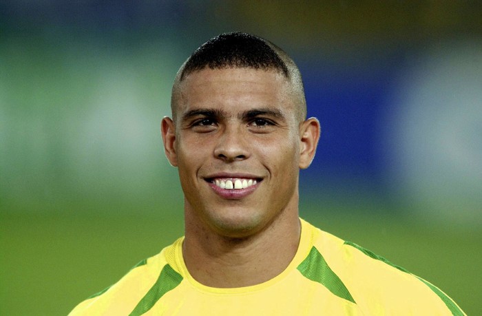 Tính chơi lớn bằng kiểu tóc cực chất của Ronaldo, anh chàng cầu thủ ngờ đâu lại bị CLB chủ quản cắt cho quả đầu thảm họa - Ảnh 4.