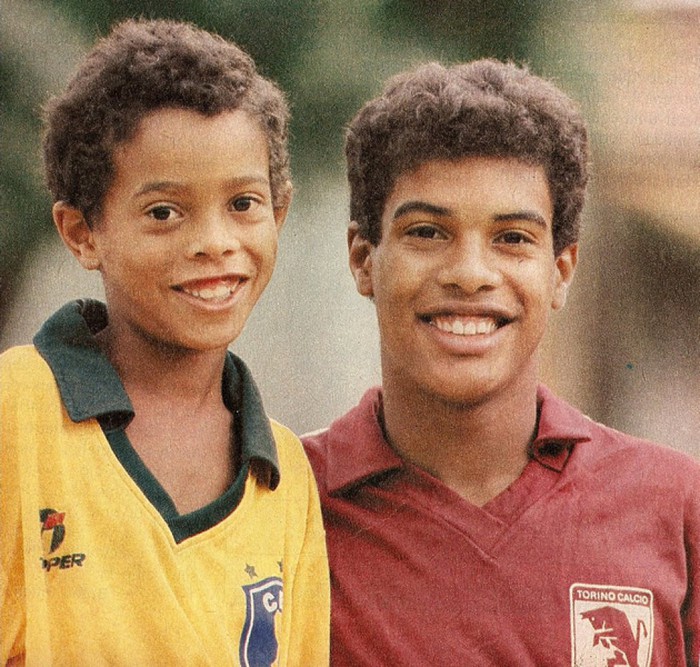 Chân dung ông anh quý hóa của Ronaldinho, người đã đưa cả hai anh em vào tù - Ảnh 1.