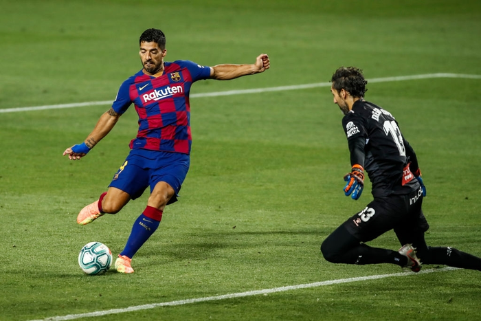 Barca nhọc nhằn đánh bại Espanyol trong trận cầu có số thẻ đỏ nhiều hơn bàn thắng - Ảnh 4.