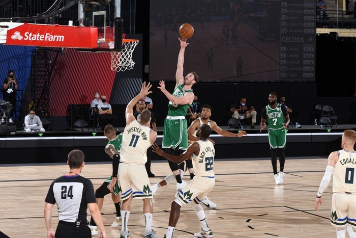 Đả bại Boston Celtics với phong độ hủy diệt, Giannis Antetokounmp băng băng về đích trong cuộc đua MVP - Ảnh 2.