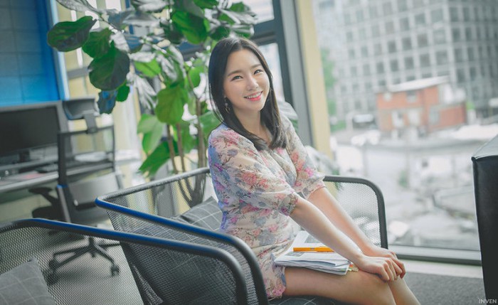 Tìm hiểu về cô nàng Lee Jung-hyun, MC được mệnh danh nữ thần mới của làng LMHT Hàn Quốc - Ảnh 2.
