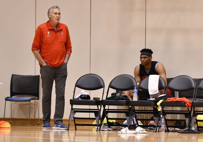 Russell Westbrook gặp phải chấn thương có thể ảnh hưởng tới việc tham dự NBA Playoffs 2019/2020 - Ảnh 2.
