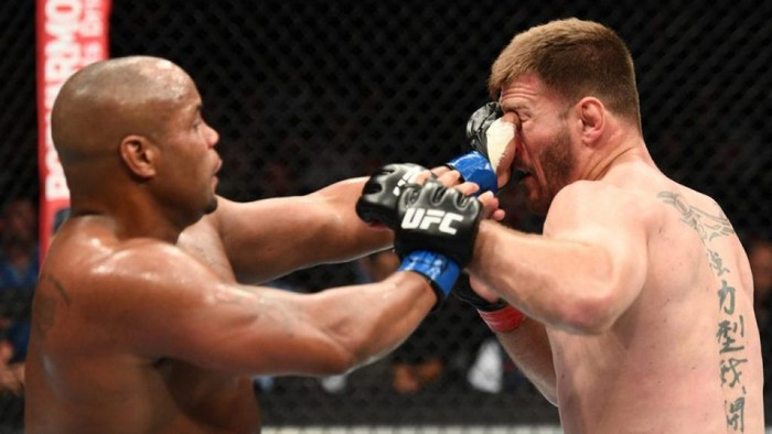 Chủ tịch Dana White: Đòn chọc mắt không phải lý do khiến Cormier để thua trước Miocic - Ảnh 2.