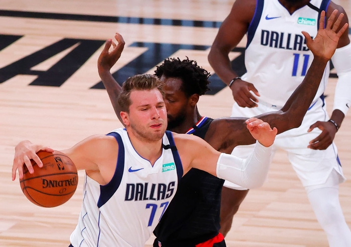 Luka Doncic &quot;gánh team&quot; cực mạnh, nhưng vẫn không thể giúp Dallas Mavericks vượt qua Los Angeles Clippers sau những quyết định khó hiểu của trọng tài - Ảnh 1.