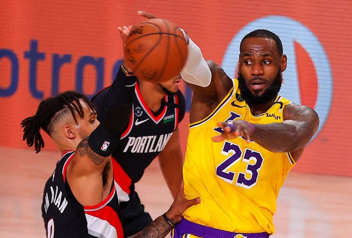 Los Angeles Lakers vứt đi phong độ hủy diệt của LeBron James với trận thua bạc nhược trước Portland Trail Blazers - Ảnh 1.