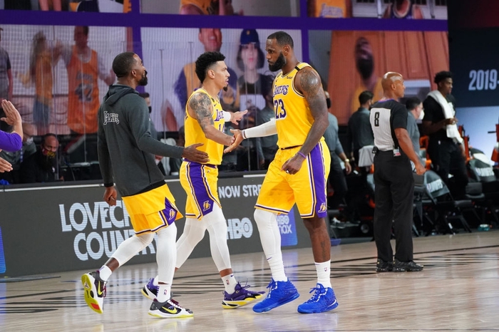 Sau thất bại của Los Angeles Lakers, huyền thoại NBA trổ tài dự đoán kết quả series bằng hành động cực kỳ hài hước - Ảnh 2.