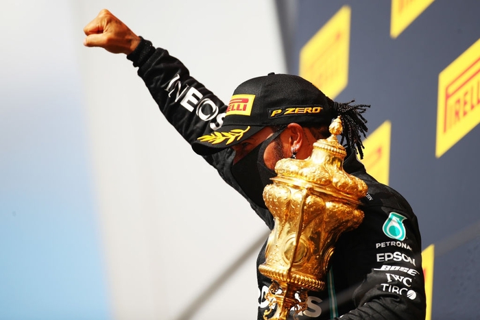Nổ lốp ở vòng cuối, Lewis Hamilton vẫn thắng kịch tính ở British GP để lập thêm kỷ lục mới - Ảnh 10.