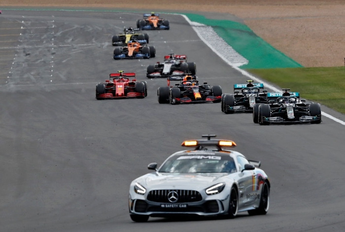 Nổ lốp ở vòng cuối, Lewis Hamilton vẫn thắng kịch tính ở British GP để lập thêm kỷ lục mới - Ảnh 3.