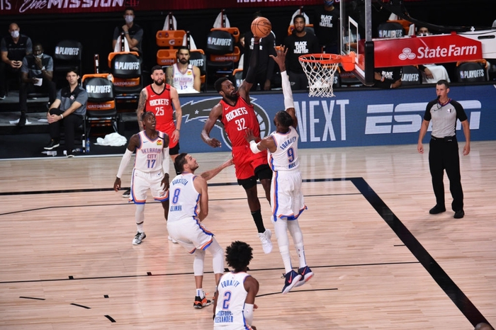 Dù dính chấn thương, Russell Westbrook vẫn hòa mình vào chiến thắng của Houston Rockets - Ảnh 3.