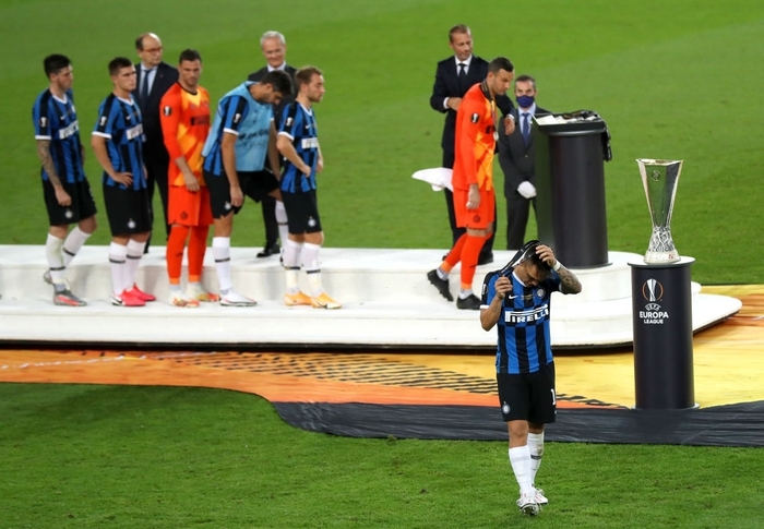 Romelu Lukaku từ chối nhận huy chương á quân vì bàn phản lưới nhà ngớ ngẩn khiến Inter phải trả giá trong trận chung kết Europa League vs Sevilla - Ảnh 4.