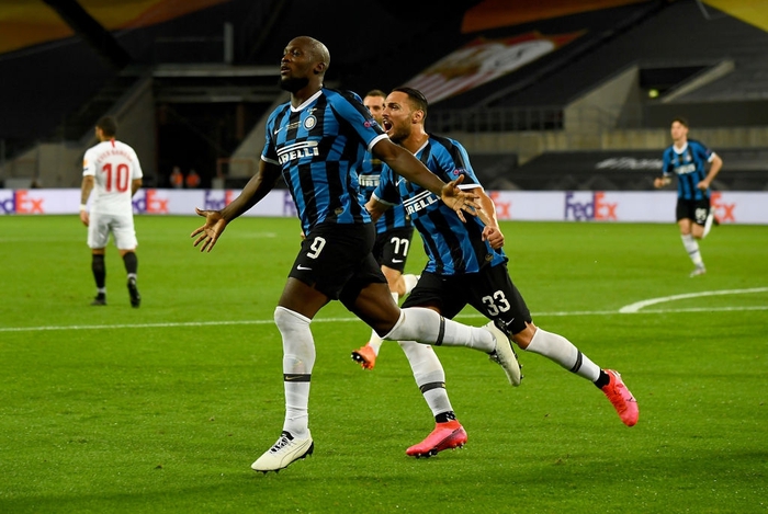 Lukaku từ chối nhận huy chương vì bàn phản lưới ngớ ngẩn khiến Inter trả giá trong trận chung kết Europa League - Ảnh 1.