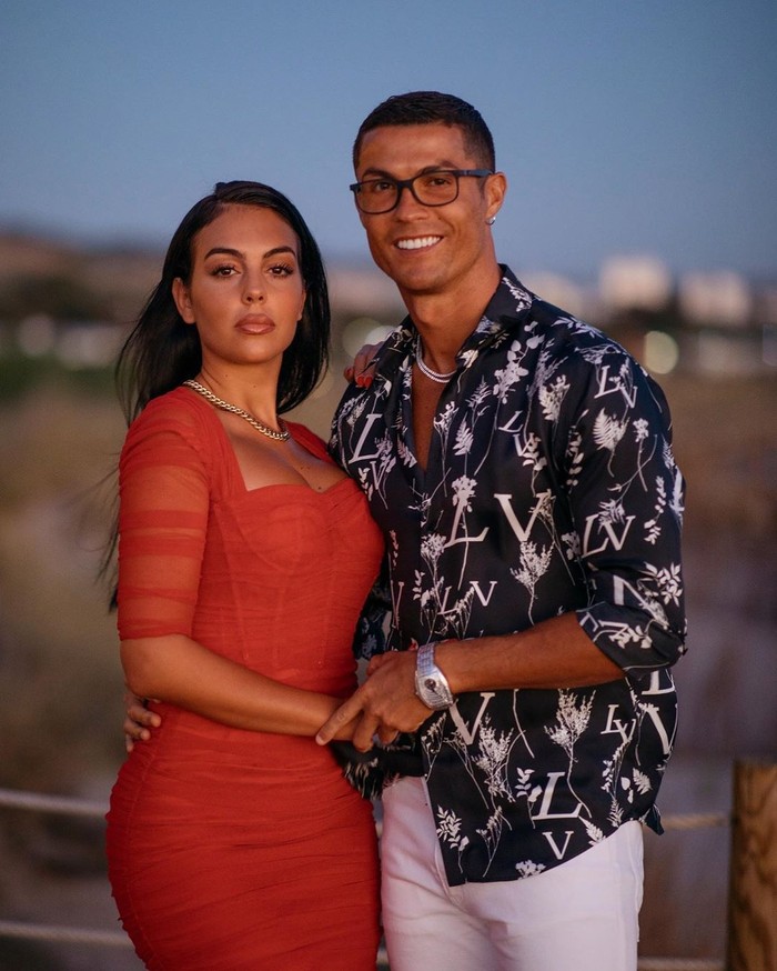 Georgina vướng nghi vấn đã đính hôn cùng Ronaldo - Ảnh 1.